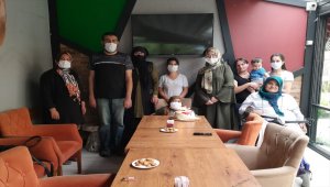 Antalya'da kemik erimesi hastası kadına sürpriz doğum günü kutlaması