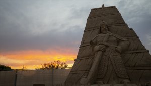 Antalya'da kum heykeller gün batımında sunduğu eşsiz manzarasıyla etkiliyor