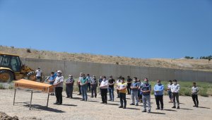 Arazi anlaşmazlığı yüzünden öldürülen çiftin cenazeleri toprağa verildi