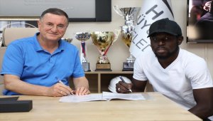 Atakaş Hatayspor, santrfor Mame Biram Diouf'u transfer etti