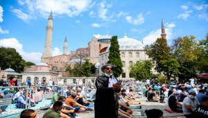 Ayasofya-i Kebir Cami-i Şerifi'ndeki 5'inci cuma namazı yoğun katılımla eda edildi