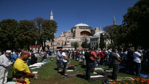 Ayasofya-i Kebir Cami-i Şerifi'ndeki 6'ncı cuma namazı yoğun katılımla eda edildi