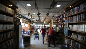 Bağdat'ta aydın gençlerin kahvesine kitap eşlik ediyor 