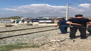Balıkesir'de lokomotifin çaptığı kişi öldü