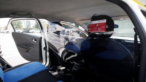 Başkentteki taksilerde Kovid-19'la mücadelede "şeffaf panel" dönemi başlıyor