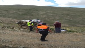 Bayburt'ta devrilen pikabın sürücüsü öldü