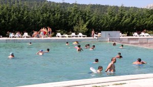 "Bolu'nun Pamukkalesi" Akkayalar Travertenleri cazibe merkezi haline geldi