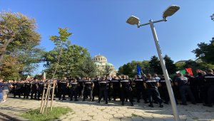 Bulgaristan'da göstericiler milletvekillerine yumurta ve domates attı