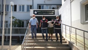 Bursa'da iş yerinden çelik kasa hırsızlığı güvenlik kamerasında