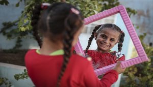 Cerabluslu yetimlerin "saçlarına örgü, yüreklerine kardeşlik" ördüler