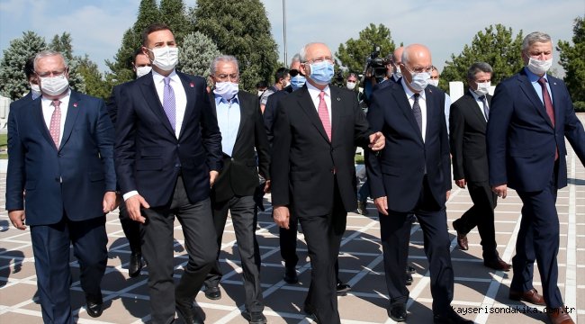 CHP Genel Başkanı Kılıçdaroğlu, Albay Reşat Çiğiltepe'nin kabrini ziyaret etti