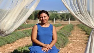 Çöp atılan araziyi lavanta bahçesine dönüştürdü 