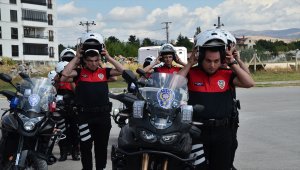 Çorum'da motorize polislerden akrobasi gösterisi 