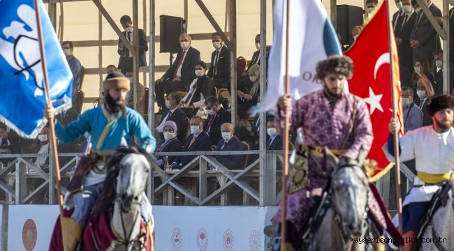 Cumhurbaşkanı Erdoğan, Ahlat'taki etkinlikleri izledi