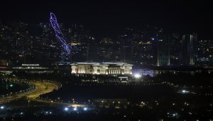 Cumhurbaşkanlığı Külliyesi'nde Zafer Bayramı'na özel 300 İHA ile ışık gösterisi yapıldı