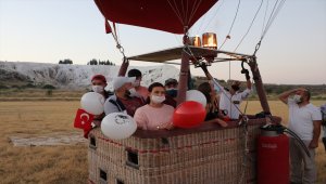 Denizli'de sıcak hava balonları 30 Ağustos Zafer Bayramı için havalandı