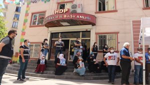 Diyarbakır anneleri bayramda da çocuklarının yolunu gözlüyor
