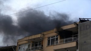 Düzce'de yangında mahsur kalan kadın itfaiye ekiplerince kurtarıldı