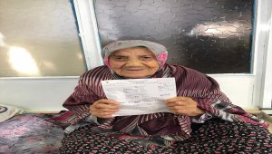 Erdoğan sevgisi 112 yaşındaki "Güllü nine"yi parti üyesi yaptı
