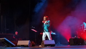 Erol Evgin Harbiye Açıkhava'da konser verdi