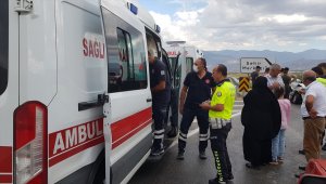 Erzincan'da iki ayrı trafik kazasında 9 kişi yaralandı