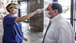 Eyüpsultan Kaymakamı İhsan Kara AVM'de denetim yaptı