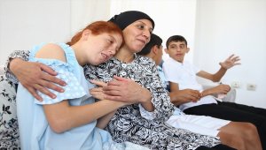 Fedakar anne "kanatsız meleklerinin" üzerine titriyor 