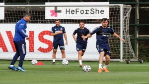 Fenerbahçe, yeni sezon hazırlıklarını sürdürdü