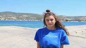 Foça'da batan tekneden kurtulan Sude Naz, arkadaşı için süren aramalara katıldı