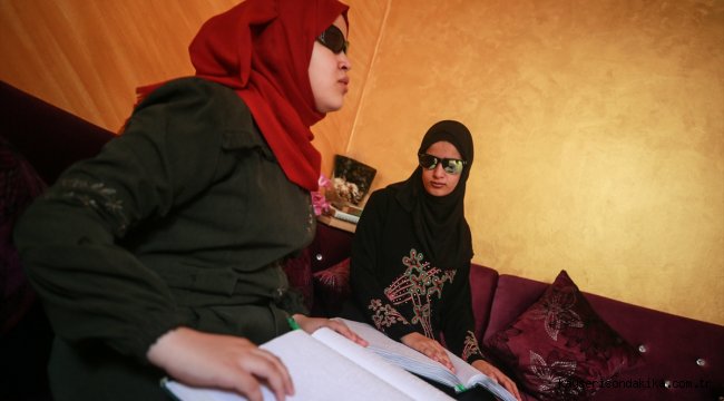 Gazzeli görme engelli hafız kız kardeşlerin başarısı yoksul ailelerine gurur yaşatıyor