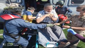 Giresun'da sel sonrası mahsur kalan vatandaşlar helikopterle kurtarıldı