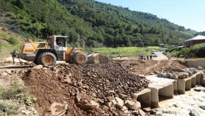 Giresun'da selde yıkılan Üçtepe Köprüsü'nün yerine 45 metrelik yenisi yapılıyor