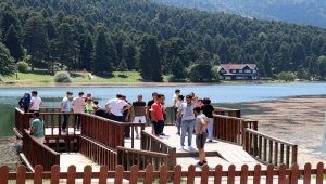 Gölcük'te tatilci yoğunluğu yaşanıyor

