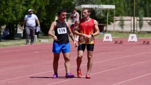 Görme engelli atlet, koşu bandında başlayan serüveninde madalyaya doymuyor