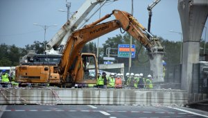 GÜNCELLEME 3 - Eyüpsultan'da yaya üst geçidi çöktü