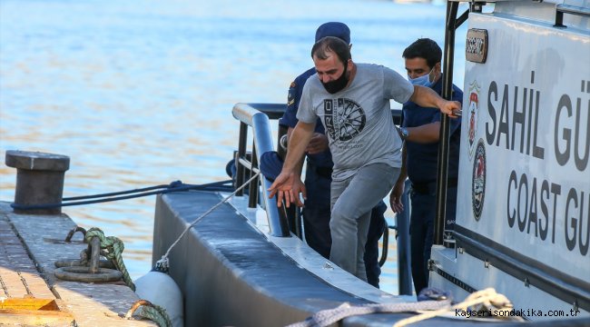 GÜNCELLEME - İzmir'de teknenin batması sonucu kaybolan çocuğun cesedi bulundu
