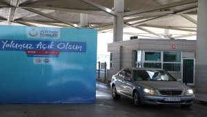 Gurbetçiler Edirne'den hijyen kiti ve tatlı ikramıyla uğurlandı 