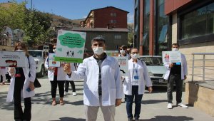 Hakkari'de öğretmenler, Kovid-19 tedbirlerine dikkati çekmek için yürüdü