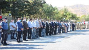 Hakkari'de yüksekten düşerek şehit olan asker için tören
