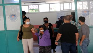 Hatay Vali Yardımcısının öldürdüğü kardeşi ve annesinin cenazesi Mersin'de defnedildi