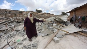 İsrail askerleri Batı Şeria'da Filistinlilere ait bir ev ile su deposunu yıktı