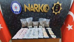 İstanbul'da uyuşturucu operasyonlarında yakalanan 7 şüpheliden 5'i tutuklandı