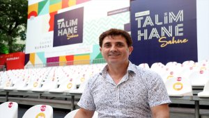 İstanbul Devlet Modern Folk Müzik Topluluğu, Talimhane Sahne'de konser verdi