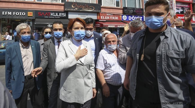 İYİ Parti Genel Başkanı Akşener Üsküdar'da esnafı ziyaret etti
