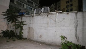 İzmir'de kumar baskınından kaçmak için yüksekten atlayan 3 kişi yaralandı