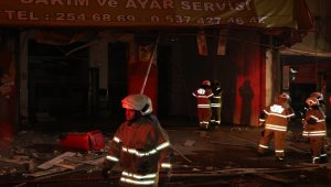 İzmir'de otomobil LPG bakım ayar servisinde patlama: 2 yaralı
