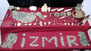 İzmir'deki operasyonda Lidya dönemine ait sikkeler de ele geçirildi