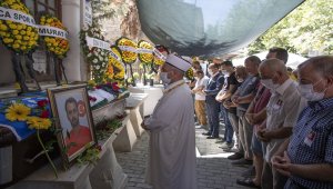 İzmir'deki trafik kazasında hayatını kaybeden futbolcu toprağa verildi