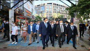 İzmir Valisi Köşger, Kovid-19 tedbirleriyle ilgili denetimlere katıldı