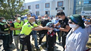 Kanser hastası Uras'a KANSERDER ve yunus polislerden konvoylu sürpriz doğum günü